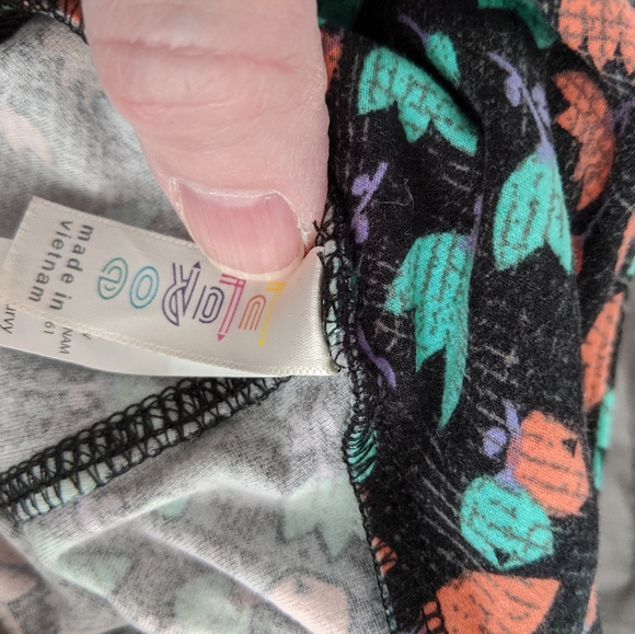 LuLaRoe Leggings Tall & Curvy - Picture 2 of 2